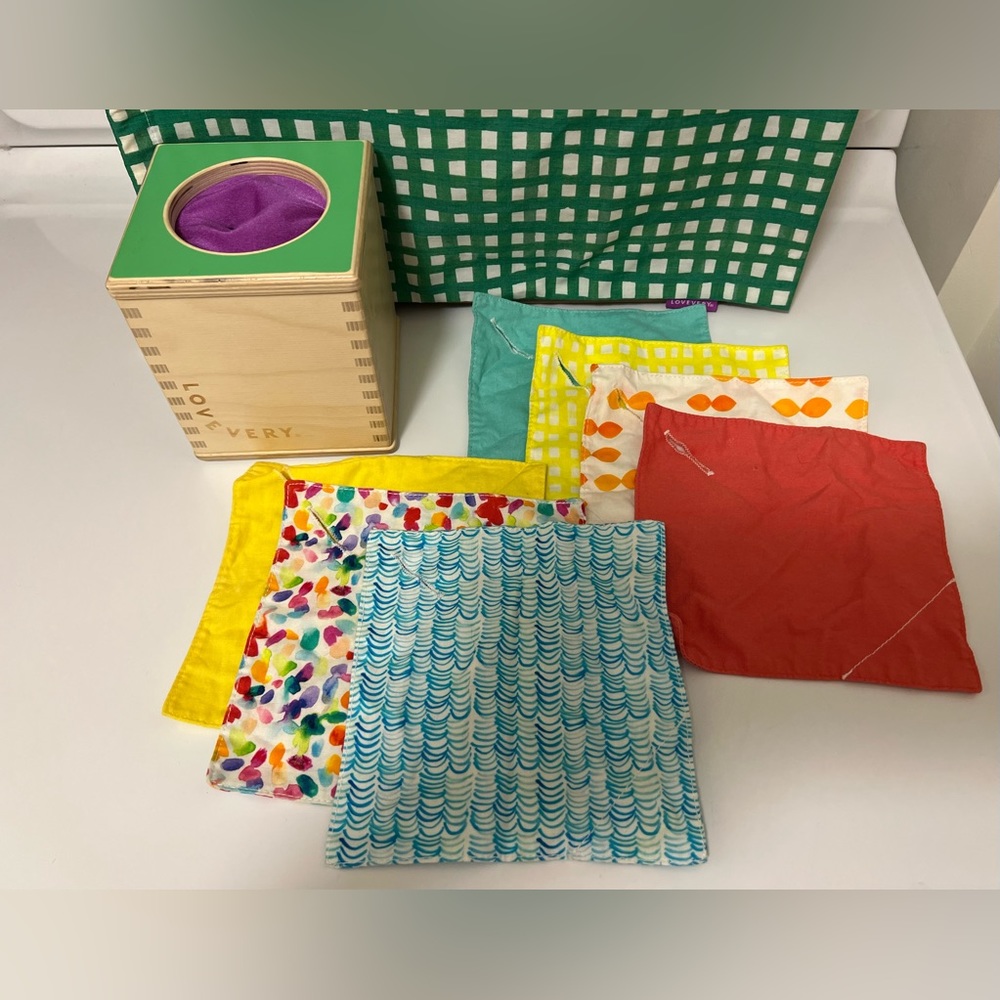 Lovevery Magic tissue box with 7 tissues